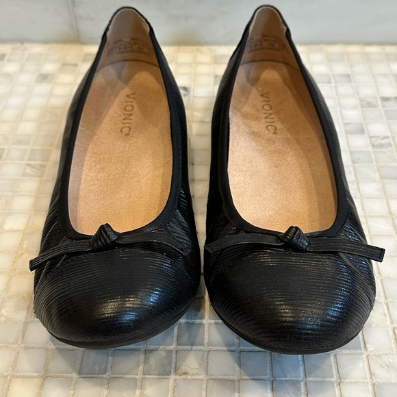 Vionic Black Leather Amorie Ballet Flat Retired with Arch Support - Picture 2 of 11